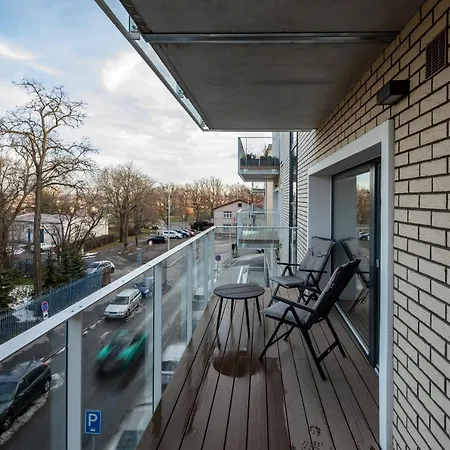Airy & Stylish Flat In Smichov By Days Appartement